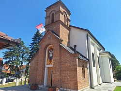 Главни улаз у цркву Светог Архангела Гаврила