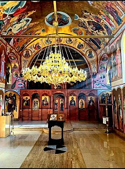 Црква Архангела Гаврила у Чајетини - унутрашњост храма - престона икона, иконостас и фрескопис