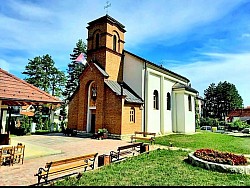 Главни улаз у цркву Светог Архангела Гаврила