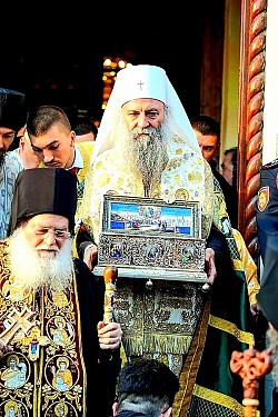 У Спасовданској литији учешће су узели и министри: одбране г. Братислав Гашић, за бригу о породици и демографију гђа Јелена Жарић Ковачевић, за рад, запошљавање, борачка и социјална питања гђа Милица Ђурђевић Стаменковски, државне управе и локалне самоуправе гђа Снежана Пауновић и др Ненад Поповић, министар без портфеља задужен за међународну економску сарадњу и друштвени положај Цркве у земљи и иностранству.  Благи и милозвучни гласови чланова Хора храма Светог Саве, под управом диригента др Катарине Станковић, и Дечјег хора Растко, под управом диригента Милене Антоновић, изнова су потврдили лепоту српског духовног стваралаштва и хорског појања, ове вечери посебно надахнутог благодаћу Часног Појаса Мајке Божје
